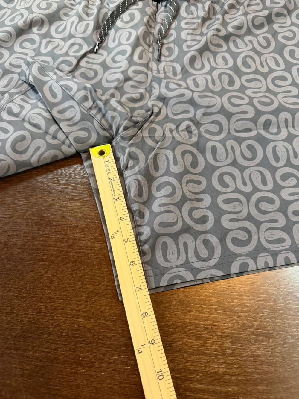 NWT Quiksilver Swim Trunks Men's XXL Gray Geometric 7 Inch Boardshort